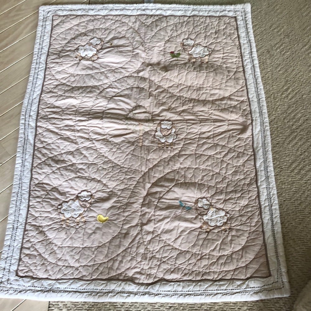 little lambs neutral baby/crib quilt